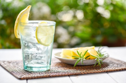 lemon water649291999.jpg